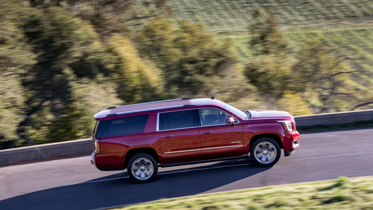 Comparison - GMC Yukon XL Denali SUV 2015 - vs - Audi Q7 SUV 2015 | SUV